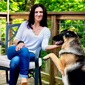 Meet your Posher, Lara